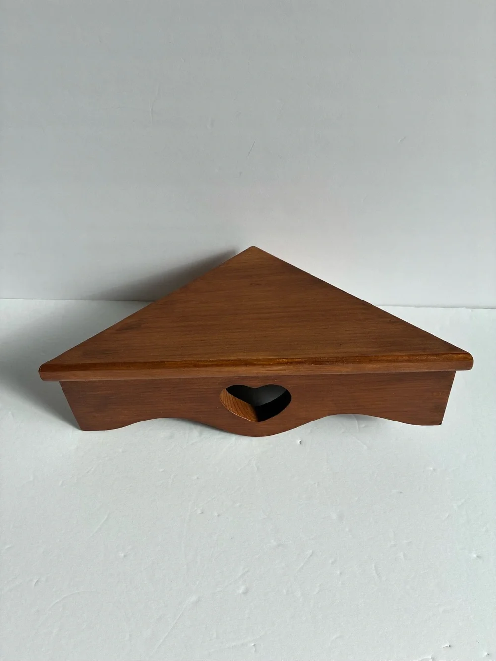 Vintage Corner Heart Cut-out Scallop Wood Wall Shelf 12.5x9x3